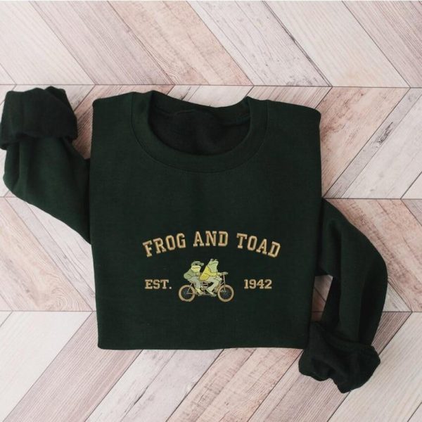 Embroidered Frog And Toad Crewneck Sweatshirt, Vintage Classic Book Hoodie, Cottagecore Aesthetic