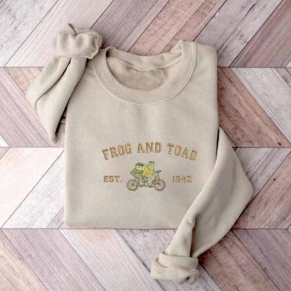 Embroidered Frog And Toad Crewneck Sweatshirt, Vintage Classic Book Hoodie, Cottagecore Aesthetic