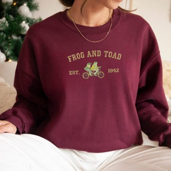 Embroidered Frog And Toad Crewneck Sweatshirt, Vintage Classic Book Hoodie, Cottagecore Aesthetic